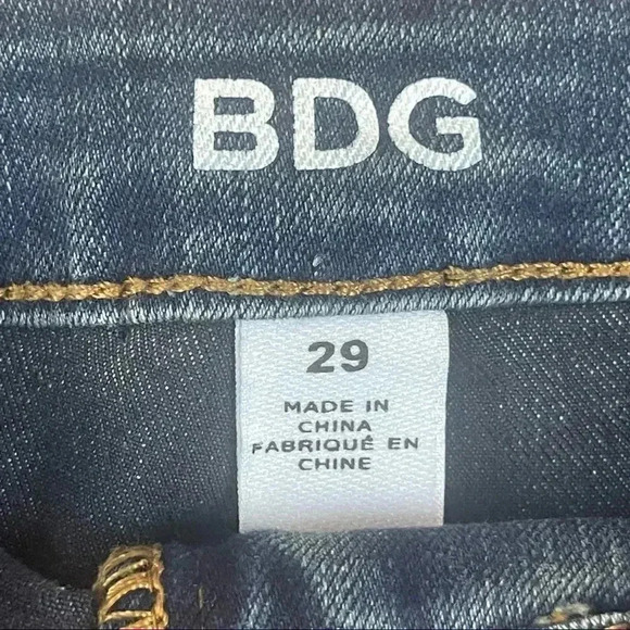 NWT Women's BDG Super High Rise Pin Up Denim Jean Shorts Size 29 $59 Medium Wash - Picture 2 of 9